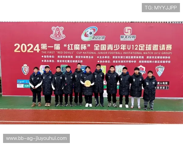 围绕泗洪足球队长的励志成长与带领球队崛起的精彩故事探秘全景篇